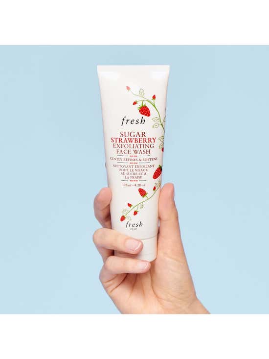 ซื้อ FRESH สครับผิวหน้า Sugar Strawberry Exfoliating Face Wash ขนาด 125 มล. ออนไลน์