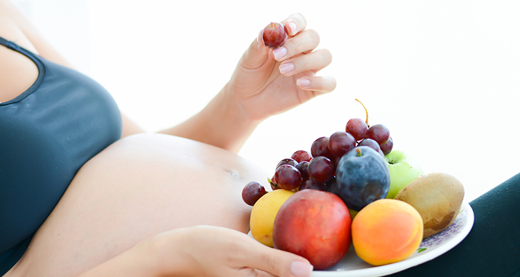 ผลไม้ที่คนท้องห้ามทานเด็ดขาด เพื่อสุขภาพของแม่และลูกในท้อง