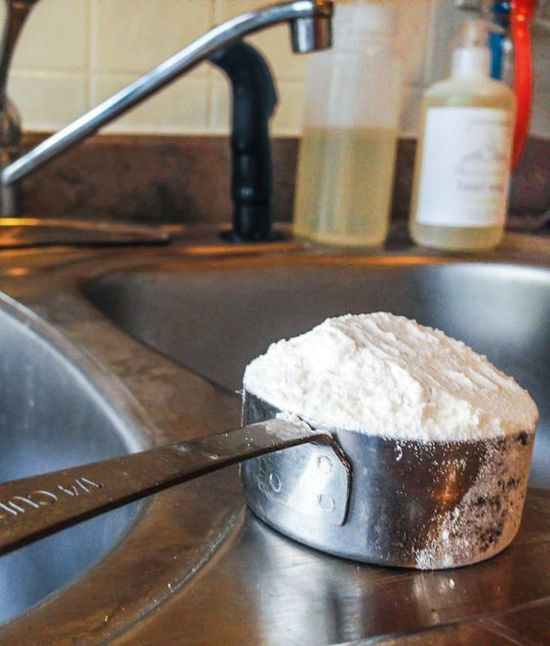 8 SINK WITH FLOUR