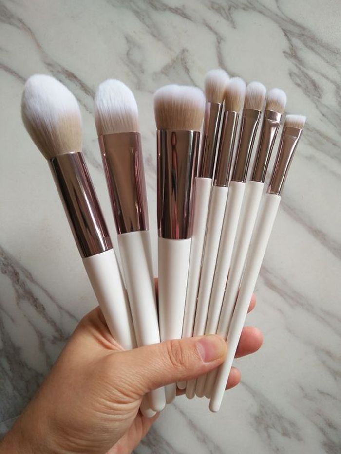 HOW TO STORE MAKEUP 8 BRUSHES