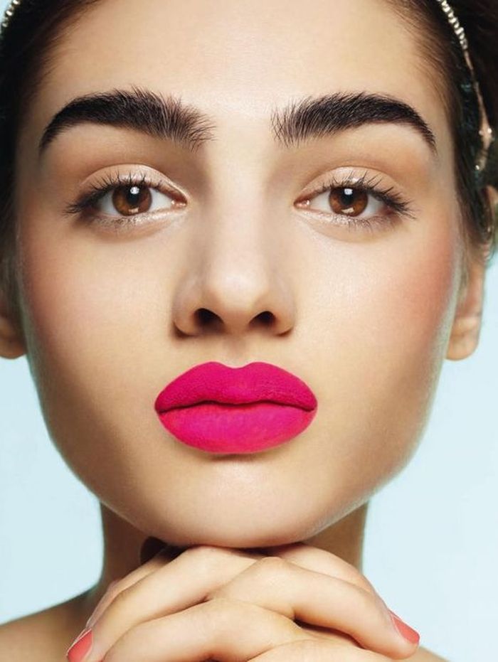 Makeup Trend 2022 Bright Pink Lipstick