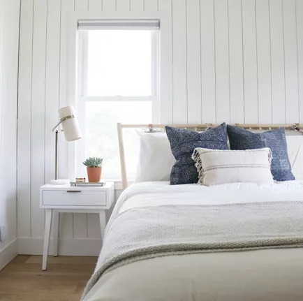 How-to-make-bedroom-bigger-4-use-window-treatments