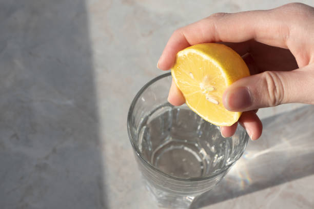 lose-weight 2 - lemon water with boil water