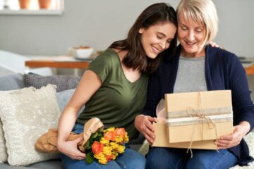 songkarn-gifts-for-your-elderly-relatives